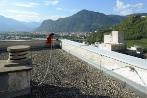 Linea Vita TsSafe a muro con piastre