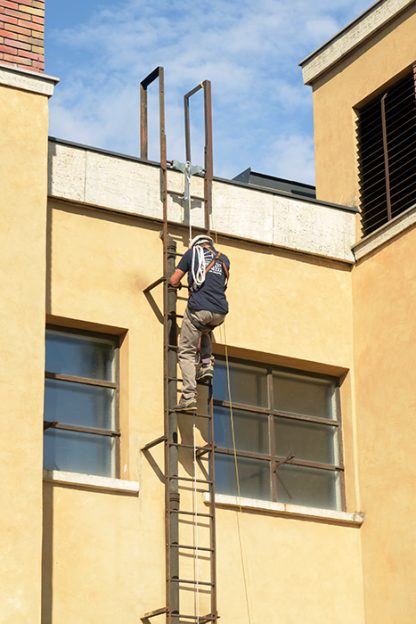 Sistema per scale a pioli salita e discesa in sicurezza UniScala acciaio