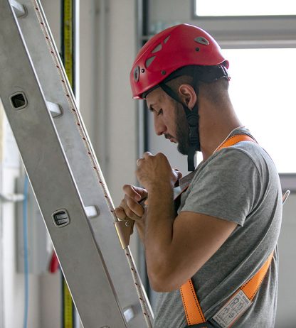 Sistema per scale a pioli salita e discesa in sicurezza UniScala tessile